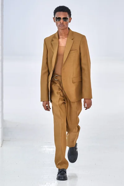 Look 24
